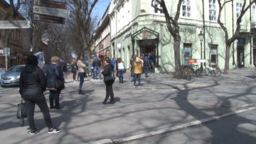 Широм града Суботичани чекају у редовима