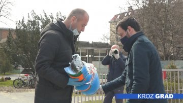 Медицински радници Геронтолошког центра од сада опскрбљени визирима