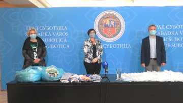 Суботичке школе донирале маске и течни сапун Граду