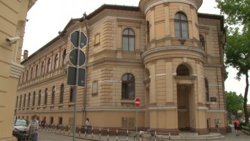 Уз мере безбедности, део деце поново у школама