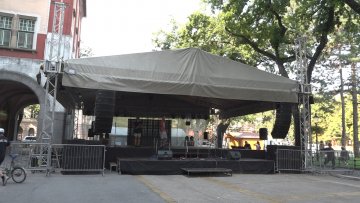 Корона поново одлаже манифестације