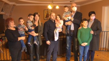 Градоначелник Бакић посетио четворке породице Крстић и тројке породице Пробојчевић