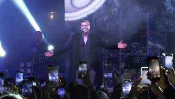 Неколико хиљада Суботичана певало са Ацом Пејовићем