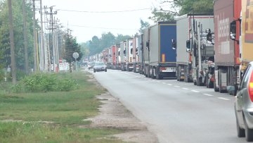 Колона на Келебији  ствара проблем мештанима  