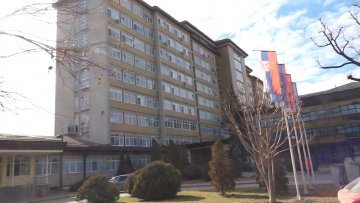 Општа болница: Омикрон стагнира, али не посустаје