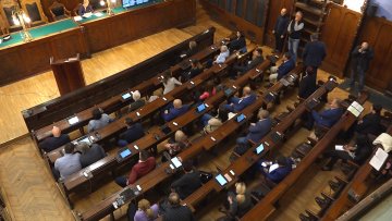 Скупштина: Додатна средства за асфалтирање улица, најављена обнова корзоа