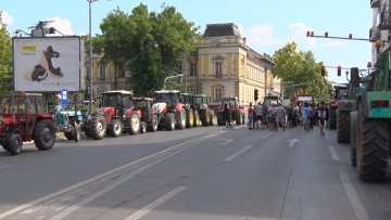 Трактори блокирали раскрсницу код „Патрије“