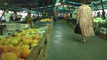На пијаци понуда богата, али је купаца видно мање