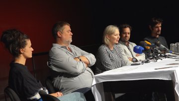 „Кад те Бог ритне у стомак“ отвара сезону у „Деже Костолањи“