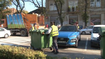 Прво увођење свих домаћинстава у систем одвожења отпада, онда по две канте