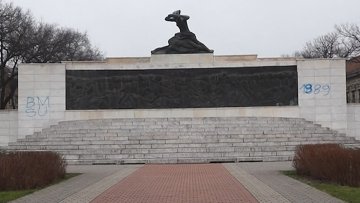 Споменик  жртвама фашизма поново на мети вандала