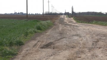 Цементна стабилизација уништила атарски пут између Љутова и Мале Босне
