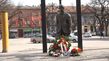 Положени венци на споменик „Гимназијалац“