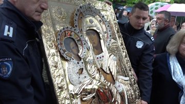 Икона Пресвете Богородице Тројеручице у Храму Светог Нектарија на Прозивци