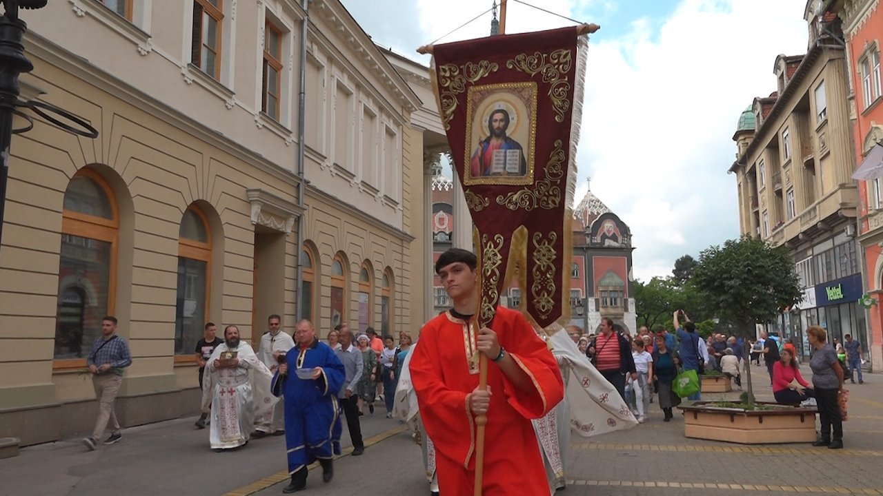 Спасовданска литија и ове године окупила велики број православних верника