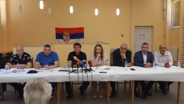 Гашић са мештанима Макове седмице