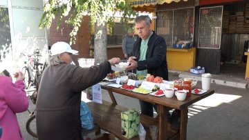 “Хвала што купујете на пијаци” и на Теслиној пијаци