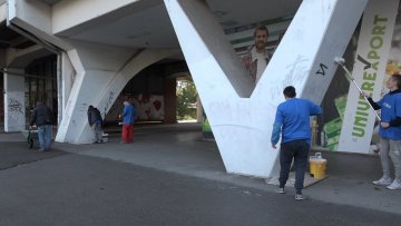 „Џаба сте шврљали“ – одзвонило графитима у центру града