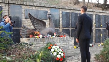 Комеморацијом и полагањем венаца одата почаст жртвама из 1944.године