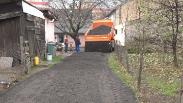 Слепи крак Лошињске улице добио туцаник 