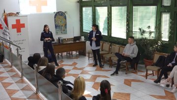 Одржано предавање за средњошколце о безбедности у саобраћају  