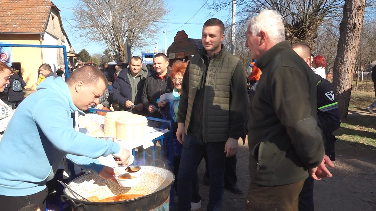 Фестивал домаће хране у Вишњевцу премашио очекивања организатора 