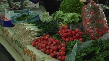 Стигло пролеће на пијачне тезге – поскупеле ротквице