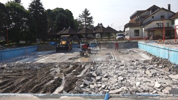 У току су радови на обнављању базена у Бајмоку