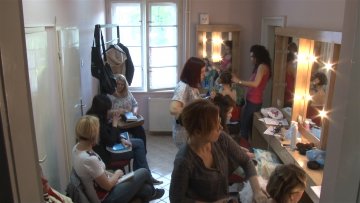 Испит Медицинске школе у шминкерници Народног позоришта