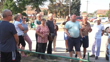 Мештани Макове седмице не могу да живе од несносног смрада 