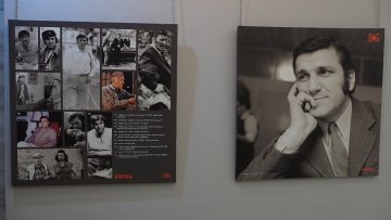 Изложба поводом 90 година од рођења Бате Живојиновића: Бата у 90 слика